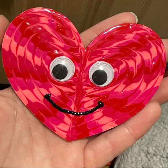 HEART - handmade/painted wooden magnet - Picture 2 of 4